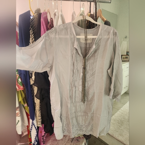 Johnny was vintage collection silk lite grey blouse. Minimalist Piece - Picture 3 of 12
